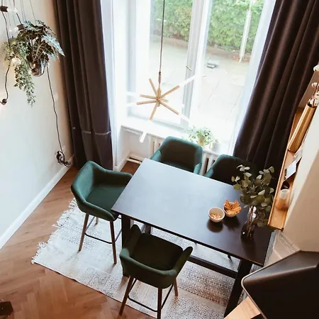 Loftbrücke, Am Platz Der Luftbrücke *