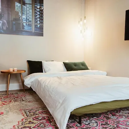 Loftbrücke, Am Platz Der Luftbrücke *