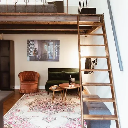 Loftbruecke, Am Platz Der Luftbruecke Berlin