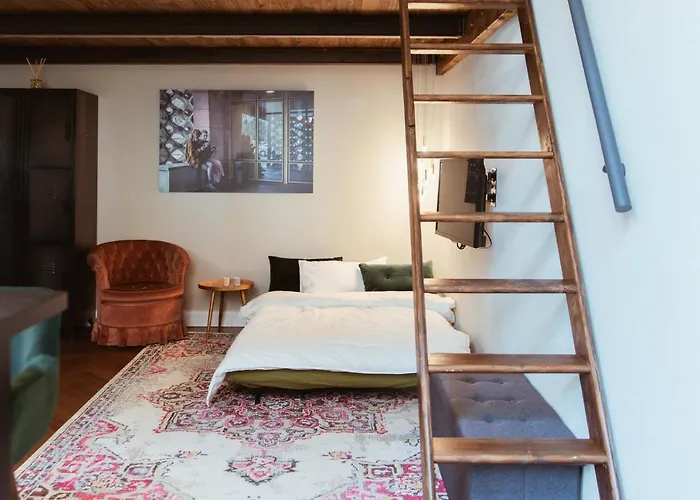 Loftbruecke, Am Platz Der Luftbruecke